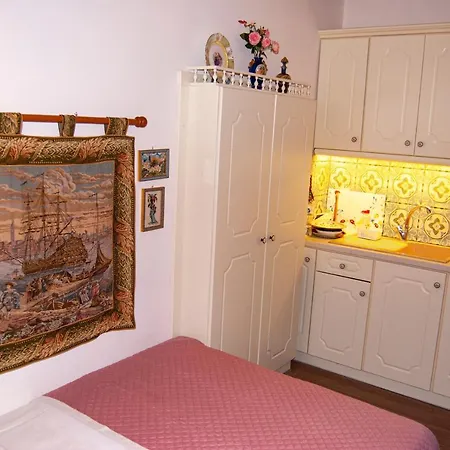 Yangos Traditional Apartment Kouramades