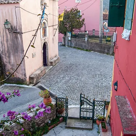 Yangos Traditional Apartment *