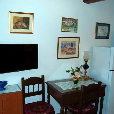 Yangos Traditional Kouramades