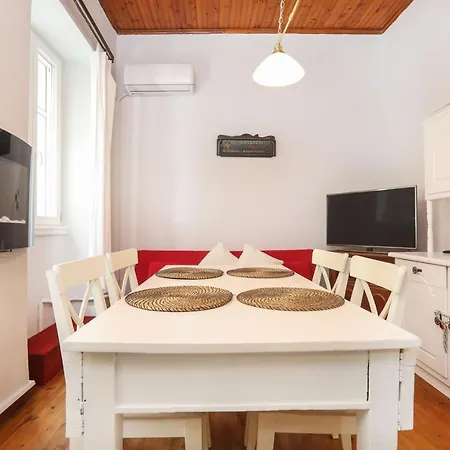 Liston Anastasia Apartment