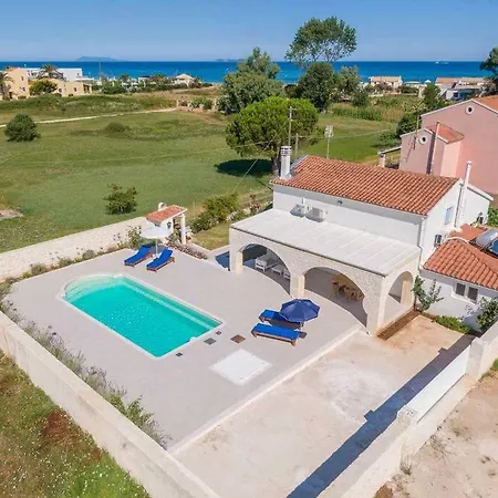 Sea Breeze Coastal House In Almyros *