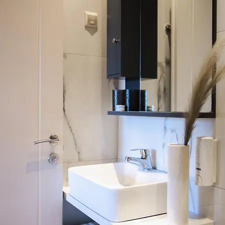 Aris Apartment *