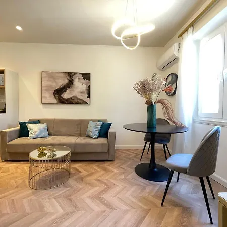 Apartment Piazza San Rocco *