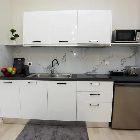 Kouros Apartment *