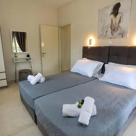 Kouros Apartment *