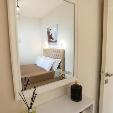 Kouros Apartment *