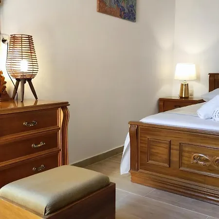 Amaryllis Apartment *