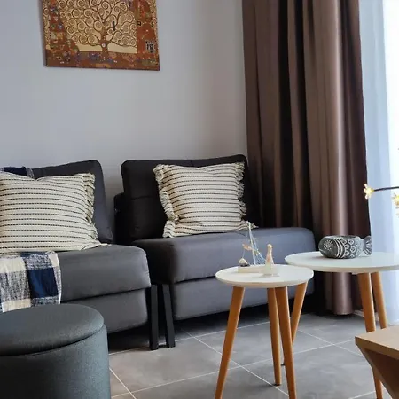 Amaryllis Apartment *
