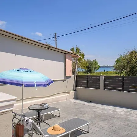 Fotini's By The Sea Apartment *