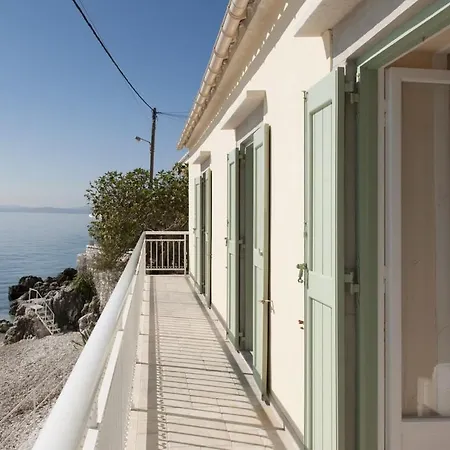 Holiday home Beachfront Yellow House Upper Kaminaki