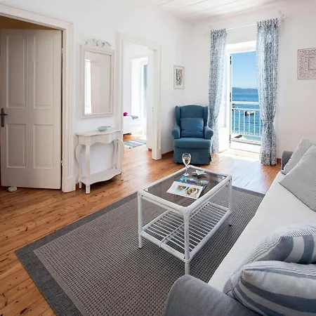 Holiday home Beachfront Yellow House Upper Kaminaki