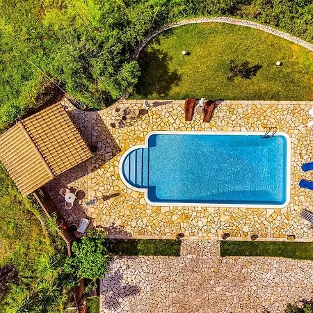 Kamaritis Private Bedroom, Pool View Apartment Alepochori