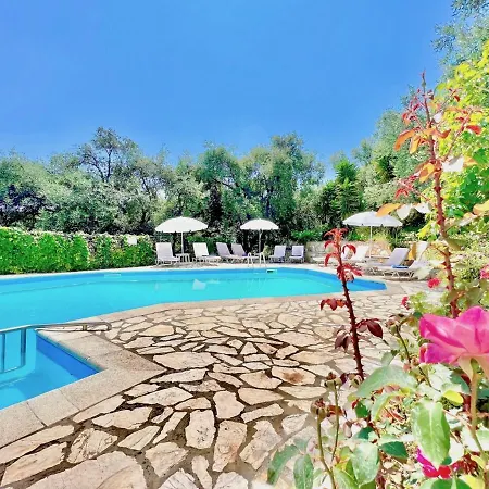 Thespina With Private Pool By Dadovillas Apraos