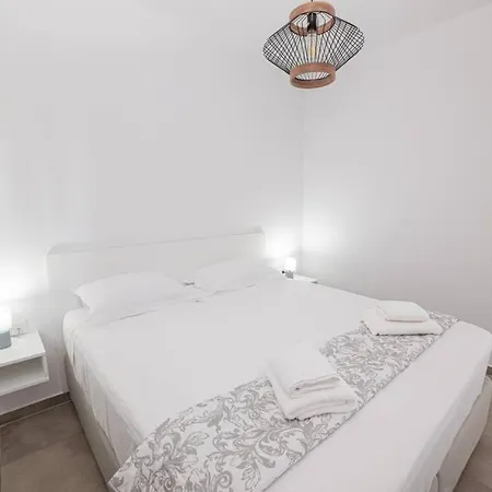 Di La Apartment *