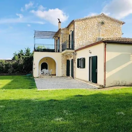 Apartment πέτρινη ιδιωτική με πισίνα Poulades