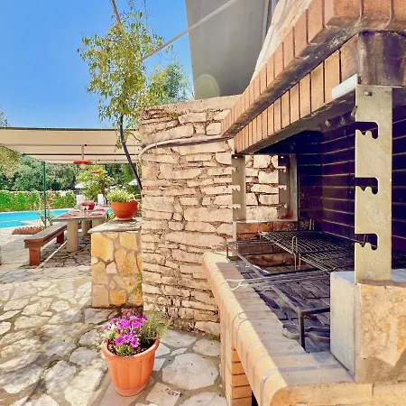 Thespina With Private Pool By Dadovillas Villa *
