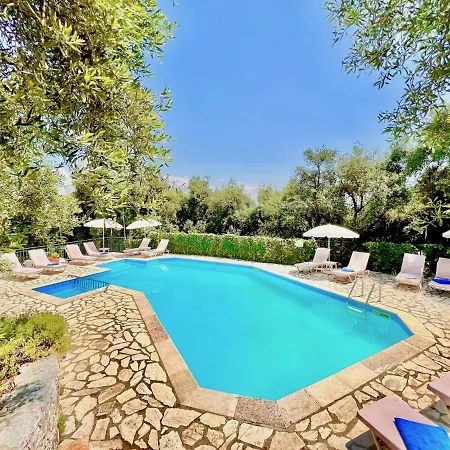 Thespina With Private Pool By Dadovillas Apraos