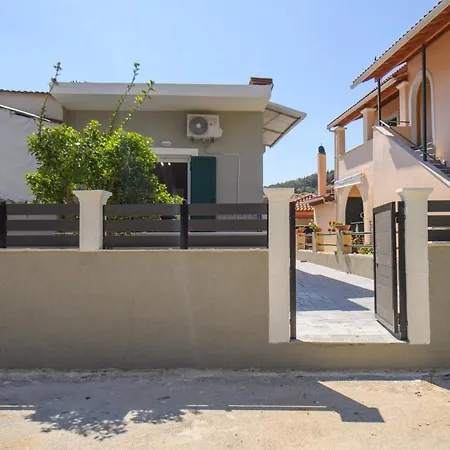 Fotini's By The Sea Apartment