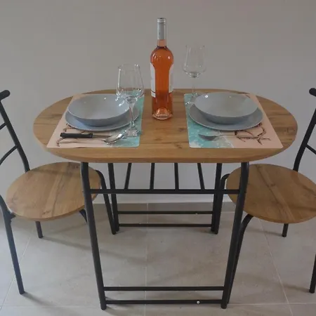 Agatha's Bright Modern Luxury Apartment-2