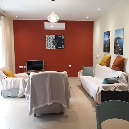 Village Pleasure Apartment *