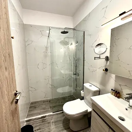 Travelers Luxury Suites, & Apartment