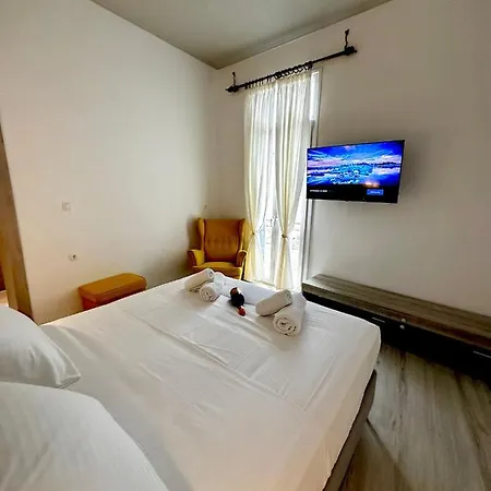 Apartment Travelers Luxury Suites, &