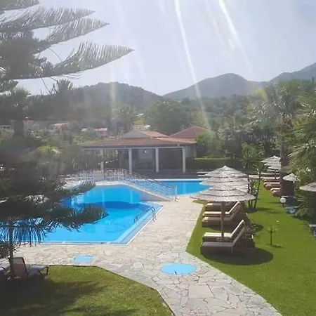 Hellens Village Aparthotel *