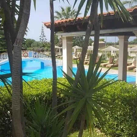Hellens Village Aparthotel *