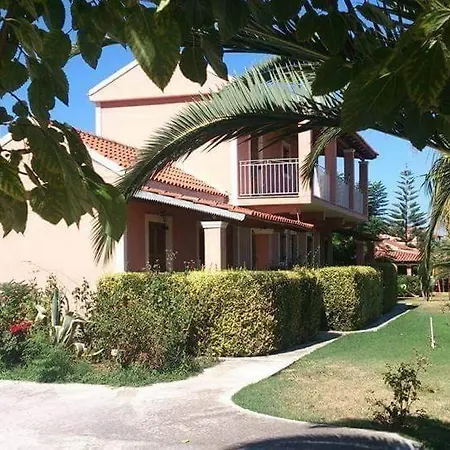 Hellens Village Aparthotel Almiros Beach
