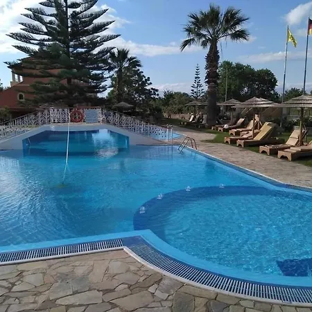 Hellens Village Aparthotel *