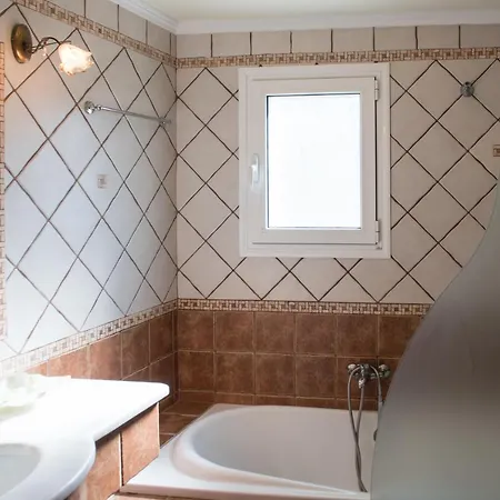 Romanza Villa *
