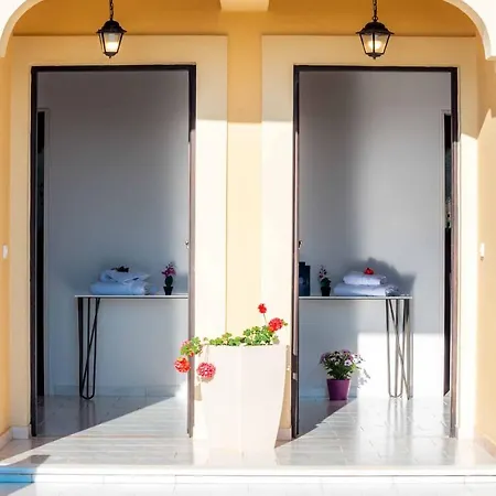 Irida Agios Spyridonas Peritheia Villa