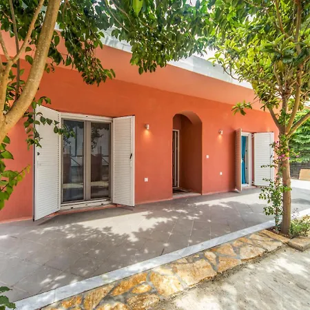 Corfu Seaside - Private Garden Retreat Apartment Gouvia