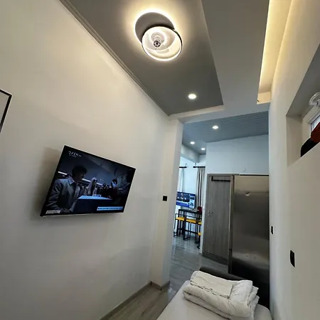 Apartment Travelers Luxury Suites, & *