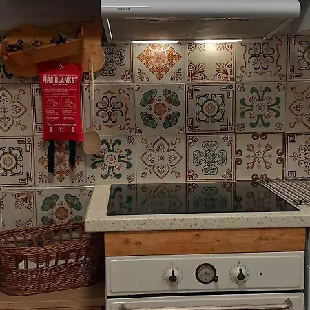 Meandros27 Cosy Countryside Rustic Semi Basement