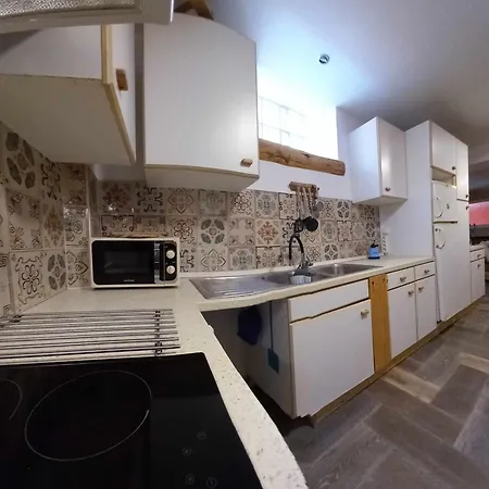Meandros27 Cosy Countryside Rustic Semi Basement Apartment