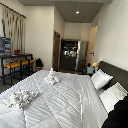 Travelers Luxury Suites, & Apartment *