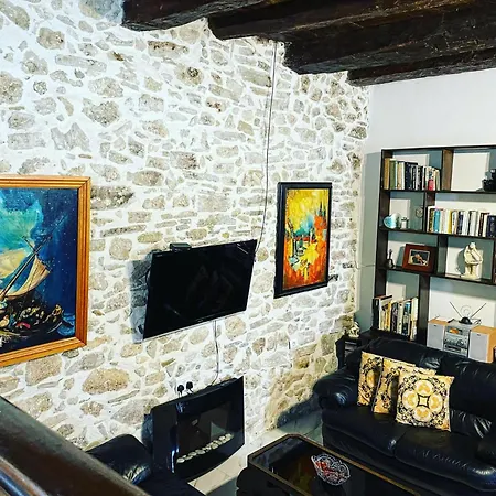 Art House Pagoi Sleeps 6 Parking 5 Min To Beach Holiday home *