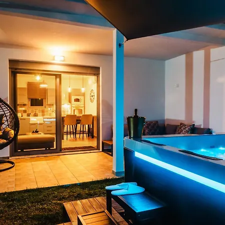 Villa Rustic Charm *