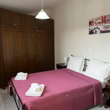 Alexandra's Little House Apartment *