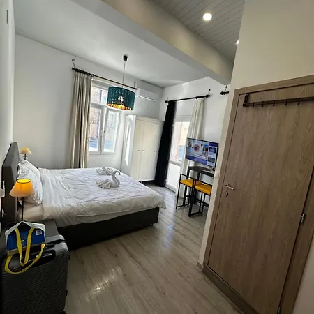 Travelers Luxury Suites, & Apartment