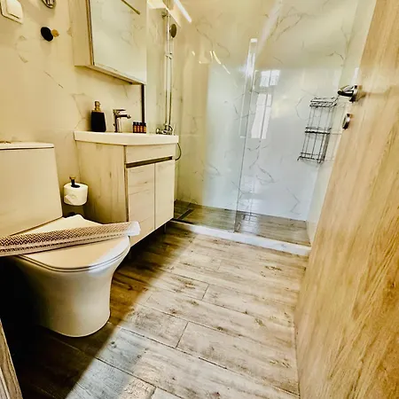 Apartment Travelers Luxury Suites, &