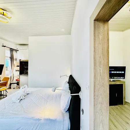 Travelers Luxury Suites, & Apartment Corfu (city)