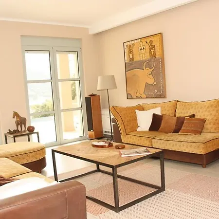 Villa Sea Front House In *