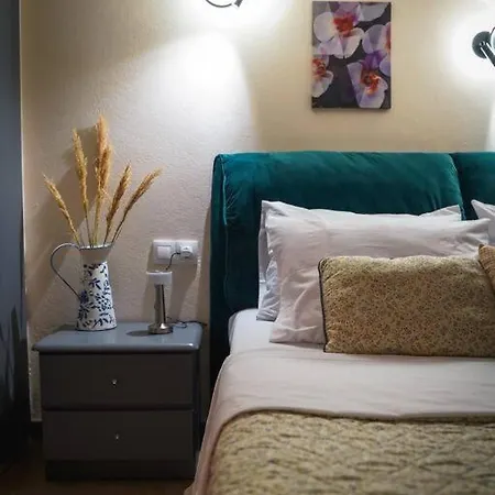 Melina's Bright Apartment, Apartment