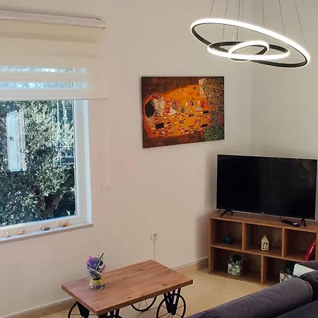 Amaryllis Apartment *