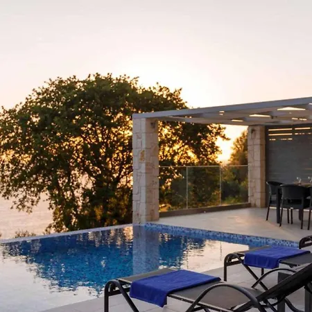 Alkyoni Paramonas Villa