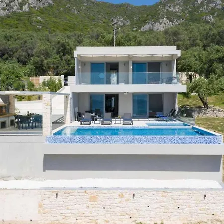 Alkyoni Paramonas Villa *