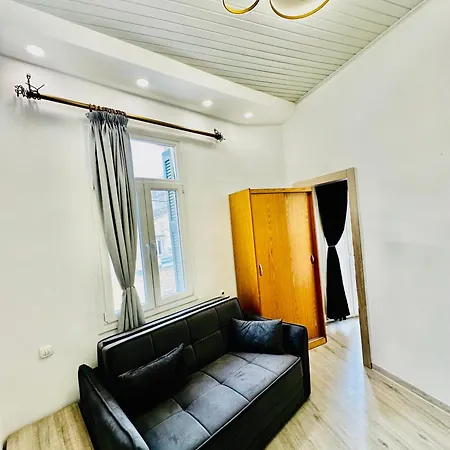 Travelers Luxury Suites, & Apartment *