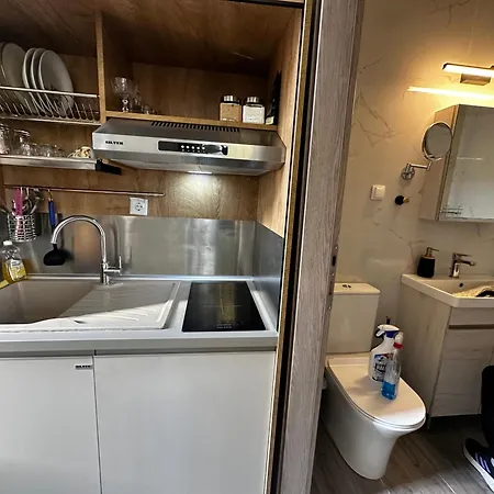 Travelers Luxury Suites, & Apartment *